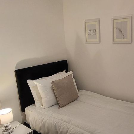 Stunning 2 Bedroom Apartment In Canary Wharf - Morland Apartments Londen Kamer foto