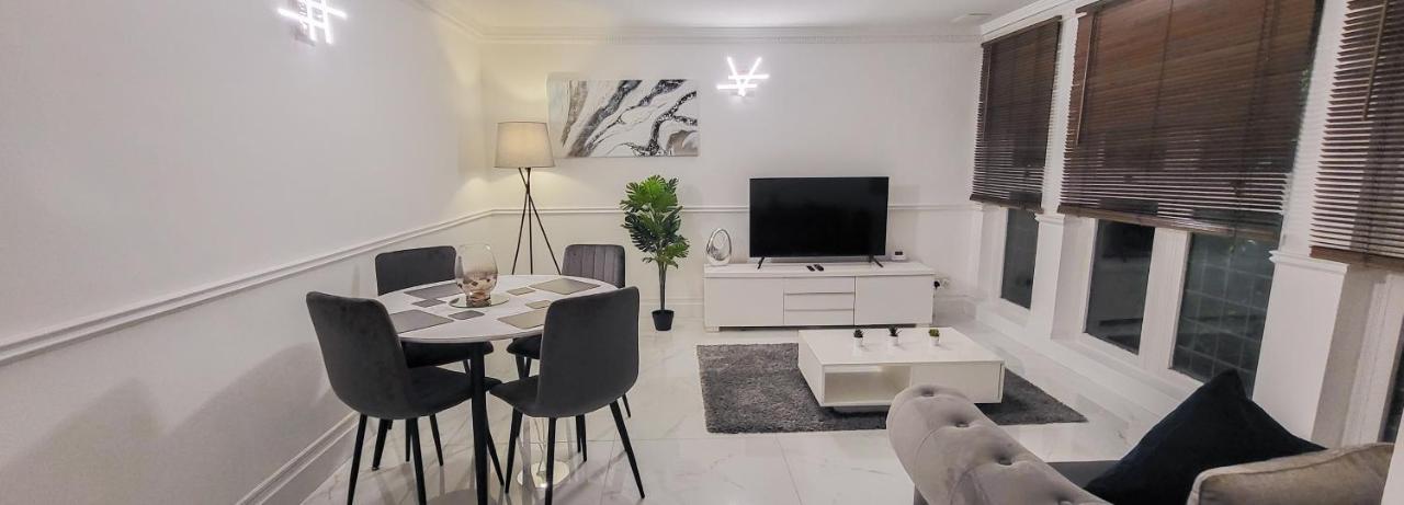 Stunning 2 Bedroom Apartment In Canary Wharf - Morland Apartments Londen Buitenkant foto