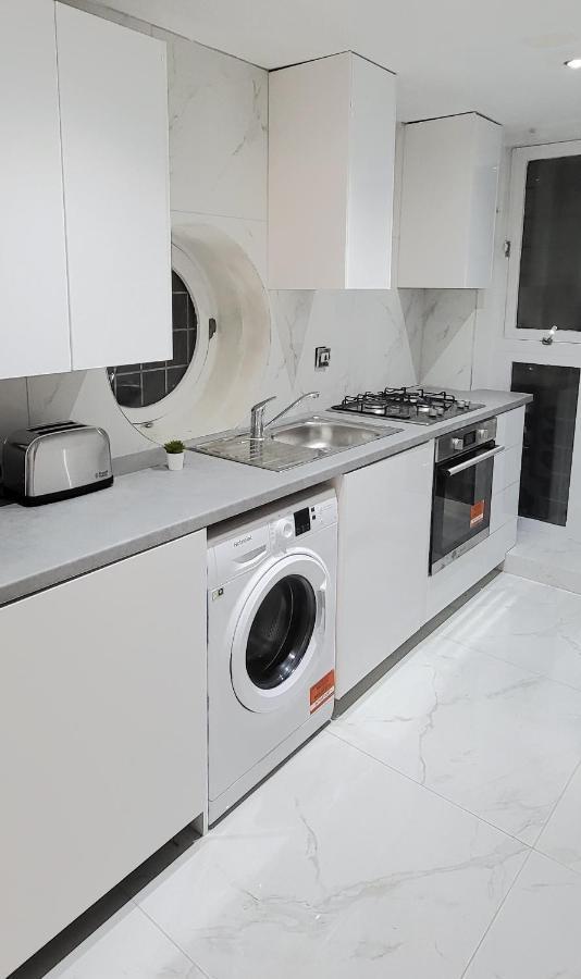 Stunning 2 Bedroom Apartment In Canary Wharf - Morland Apartments Londen Buitenkant foto