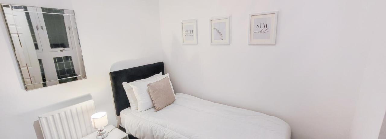 Stunning 2 Bedroom Apartment In Canary Wharf - Morland Apartments Londen Buitenkant foto