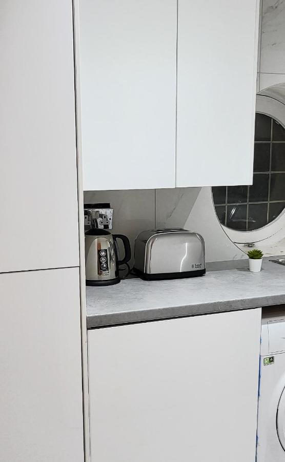 Stunning 2 Bedroom Apartment In Canary Wharf - Morland Apartments Londen Buitenkant foto