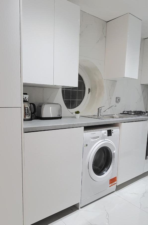 Stunning 2 Bedroom Apartment In Canary Wharf - Morland Apartments Londen Buitenkant foto